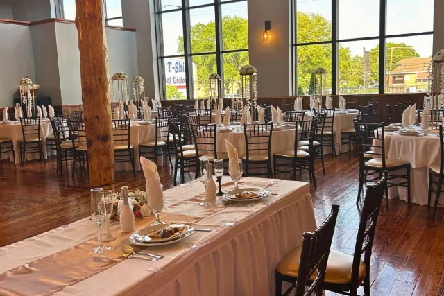 bella luna hall chicago