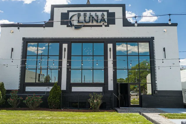bella luna hall chicago