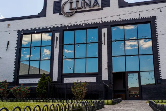 Bella luna hall chicago