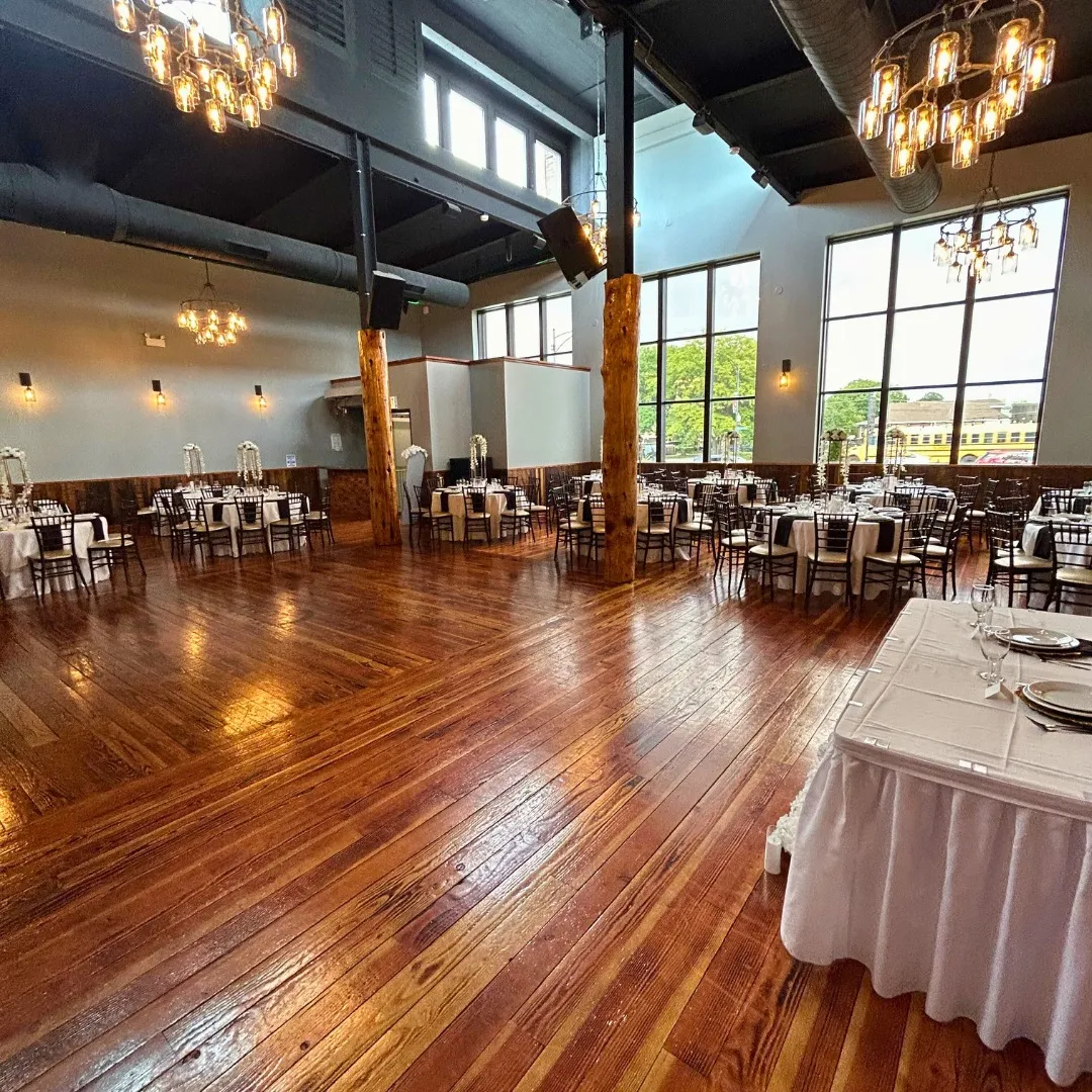 bella luna hall chicago