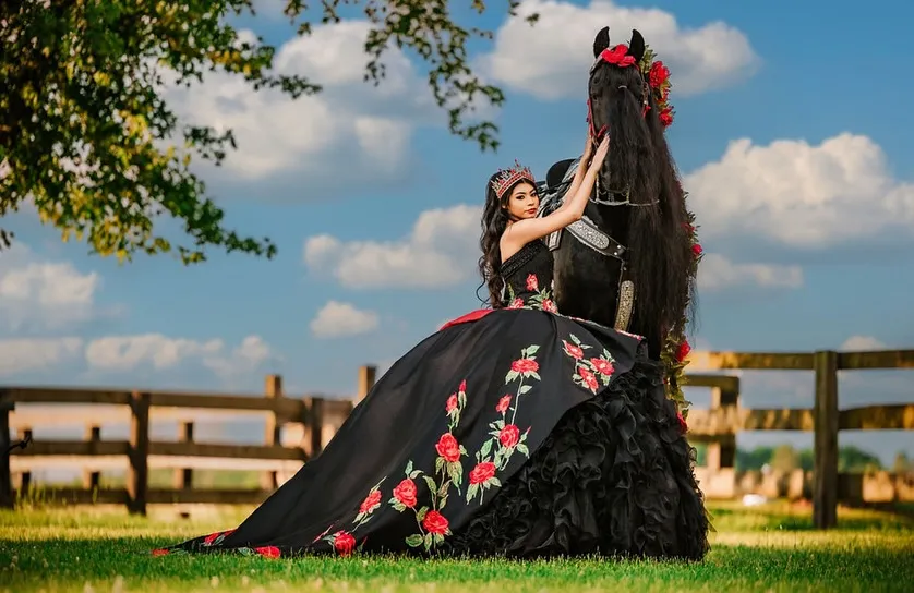 luis garcia films chicago con caballo